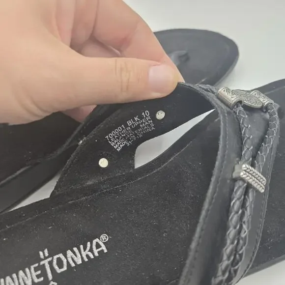 MinneTonka Silverthorne Thong Sandals Size 10 Womens Black Leather Concho - Picture 6 of 6